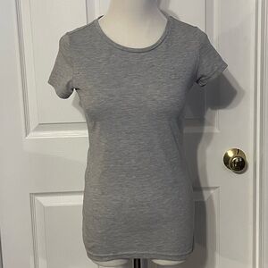 Oakley Women's Short Sleeve Crew Neck Tee in Heather Gray